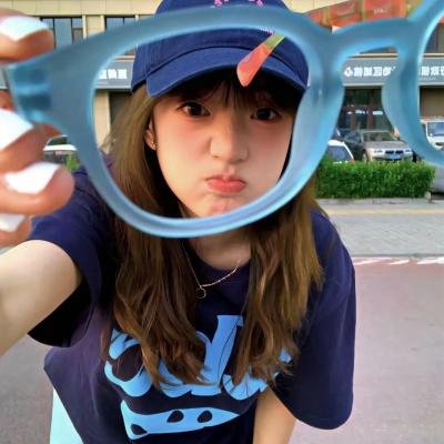 带剑女孩